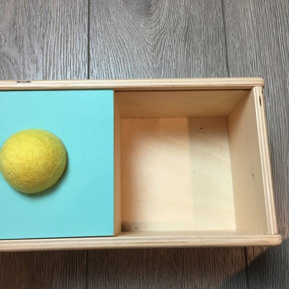 Lovevery Green Sliding Top Ball Drop The Thinker Play Kit - Picture 2 of 3